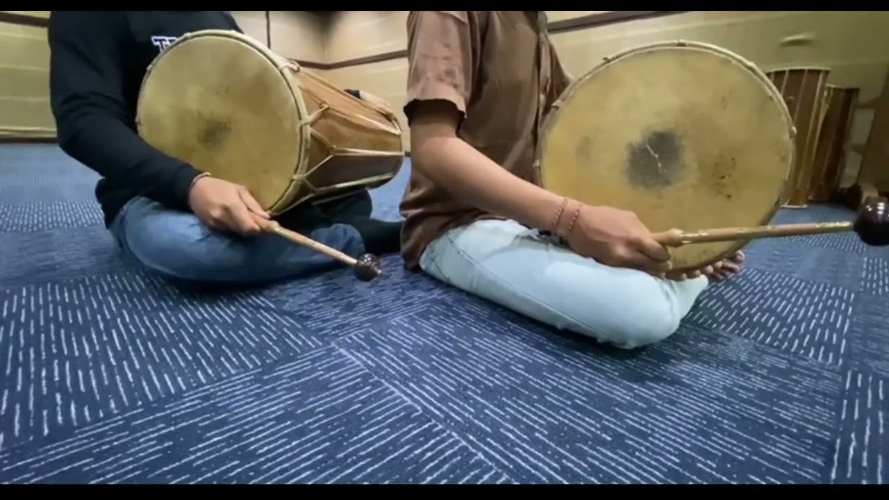 Video tutorial teknik dasar permainan kendang dalam tari topeng keras