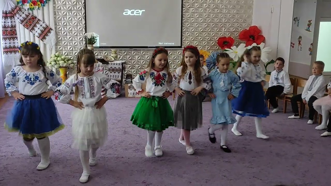 Український жартівливий танець дівчаток 