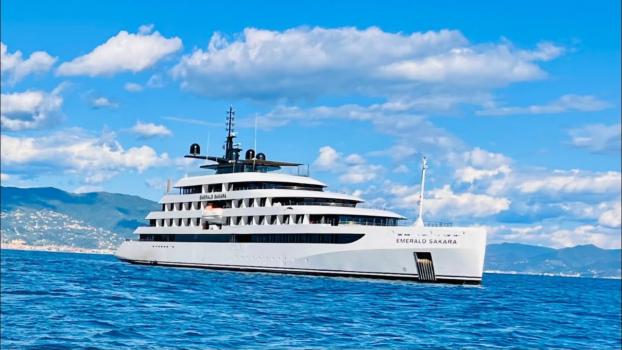 Emerald Sakara mega-yacht to the 2025 Monaco Grand Prix