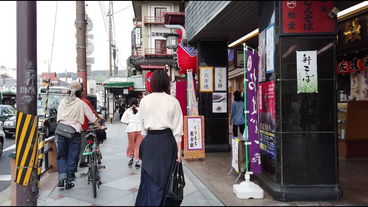 Kyoto Japan Walking along Shijo-Dori from Kawaramachi to Yasaka-Shrine