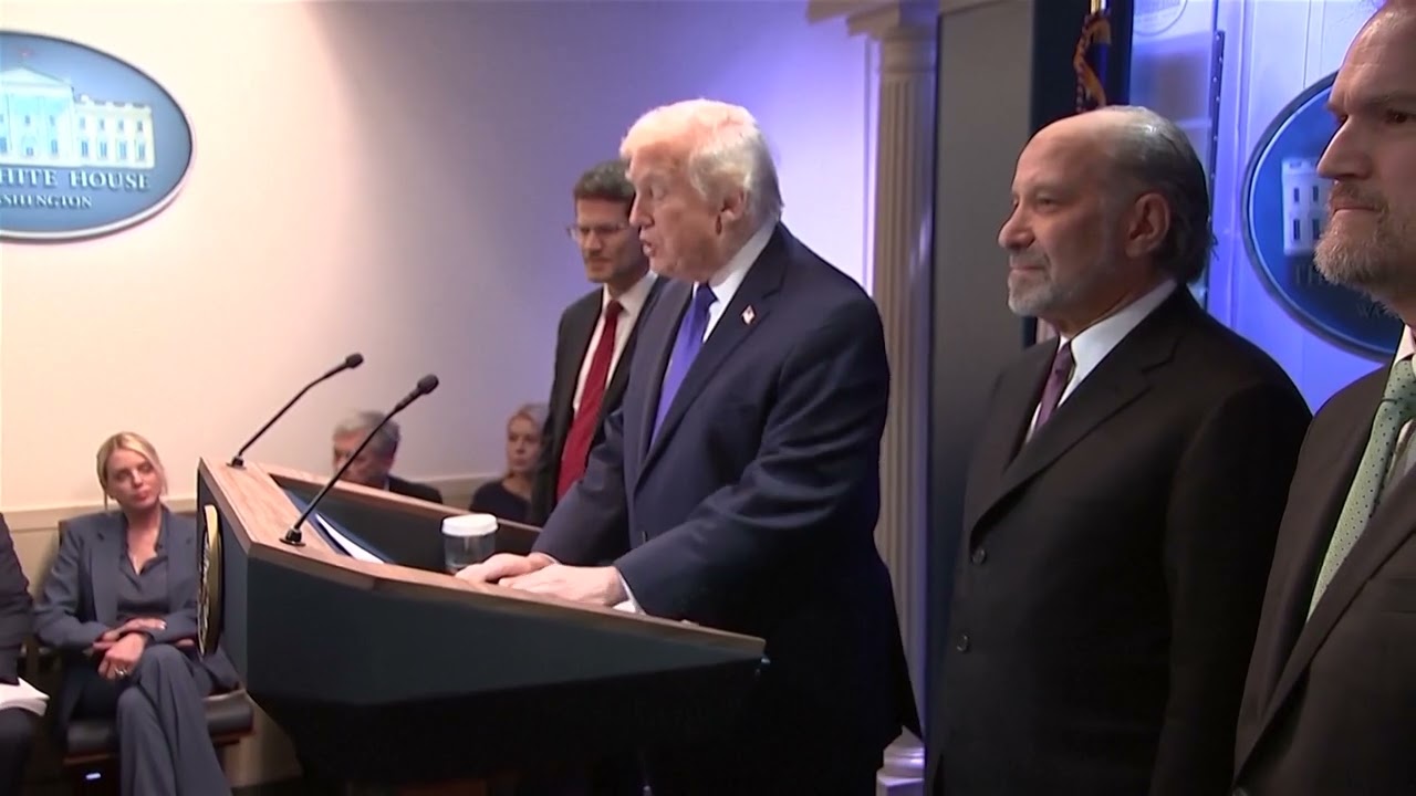 Klan News - Trump nënshkruan udhrin për tarifën e re globale 10 %