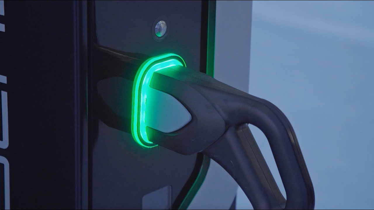 Pikaopas s&auml;hk&ouml;auton lataamiseen (Teknavi 2021)