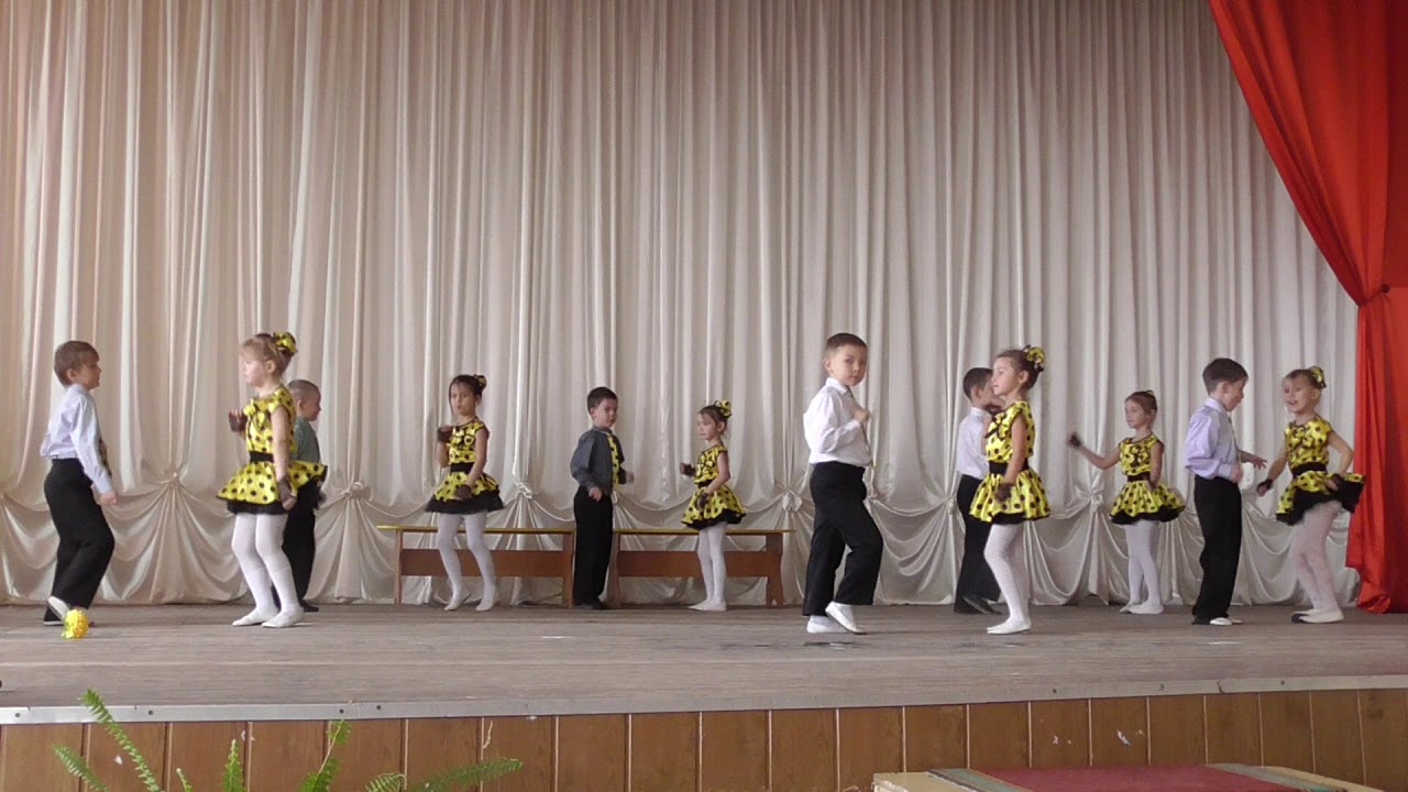 Танець у стилі диско. Танцюють діти старшої групи