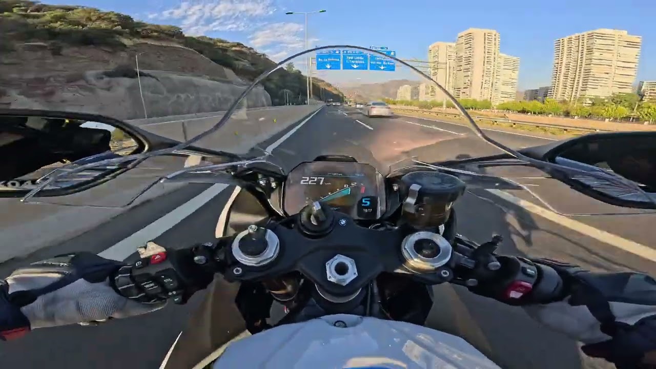 Primeras aceleradas sin limitador 🥷🚀🔥#superbike #bmwmmotorsport #bmws1000rrhp4 #bmwchile #santiago 