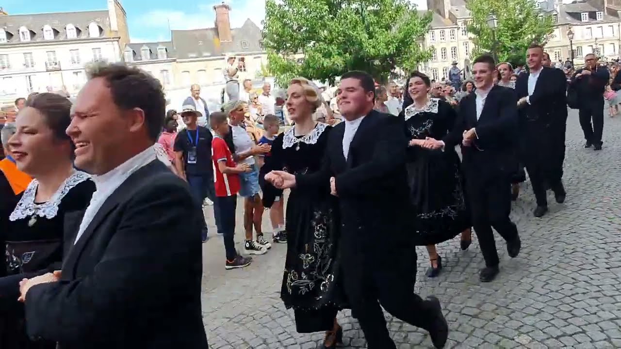 La danse bretonne | Festival de la Saint-Loup 2022 à Guingamp | 20 Août 2022