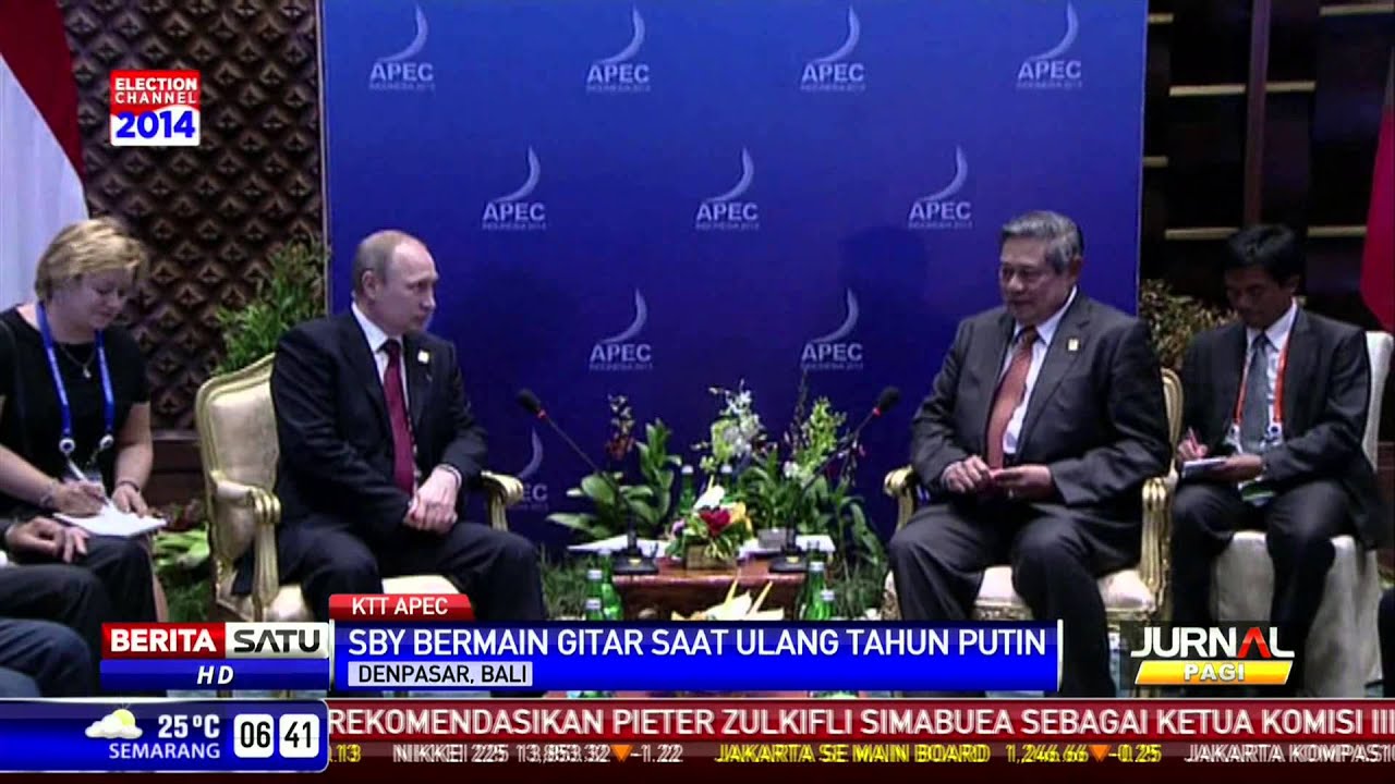 Presiden SBY Main Gitar di Ultah Vladimir Putin