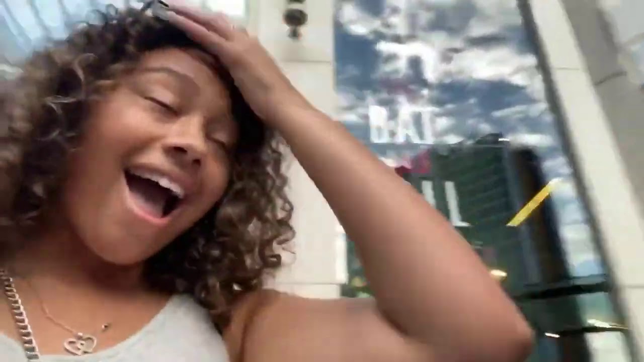 @Asmxlls kissed @officialdeedee (Things gets heated @lee sims 😱