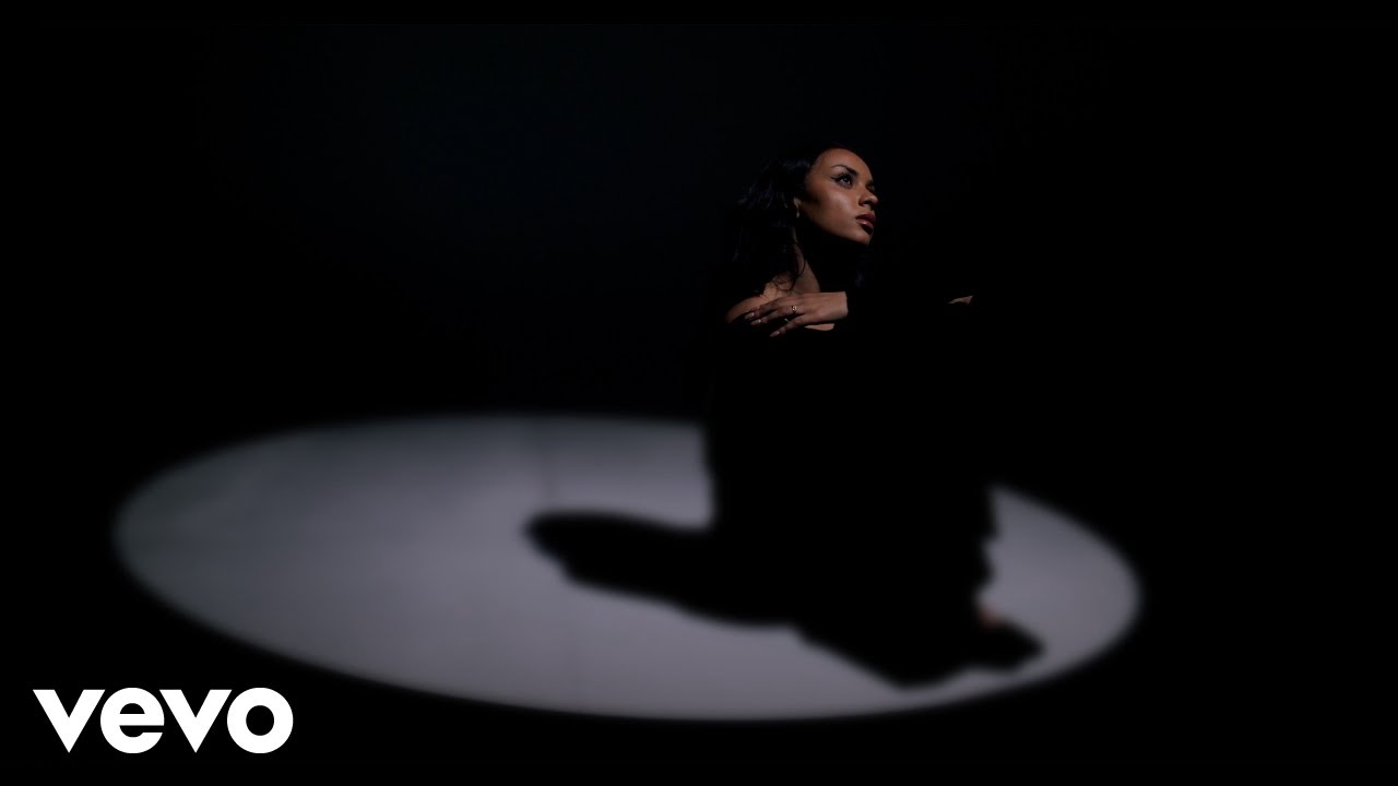 Amaya Gloor - Hurting (Visualizer)
