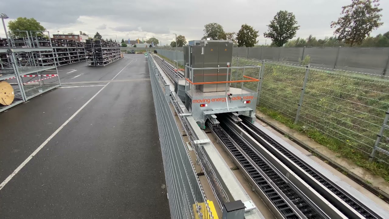 Energy chain supply system long travel test track