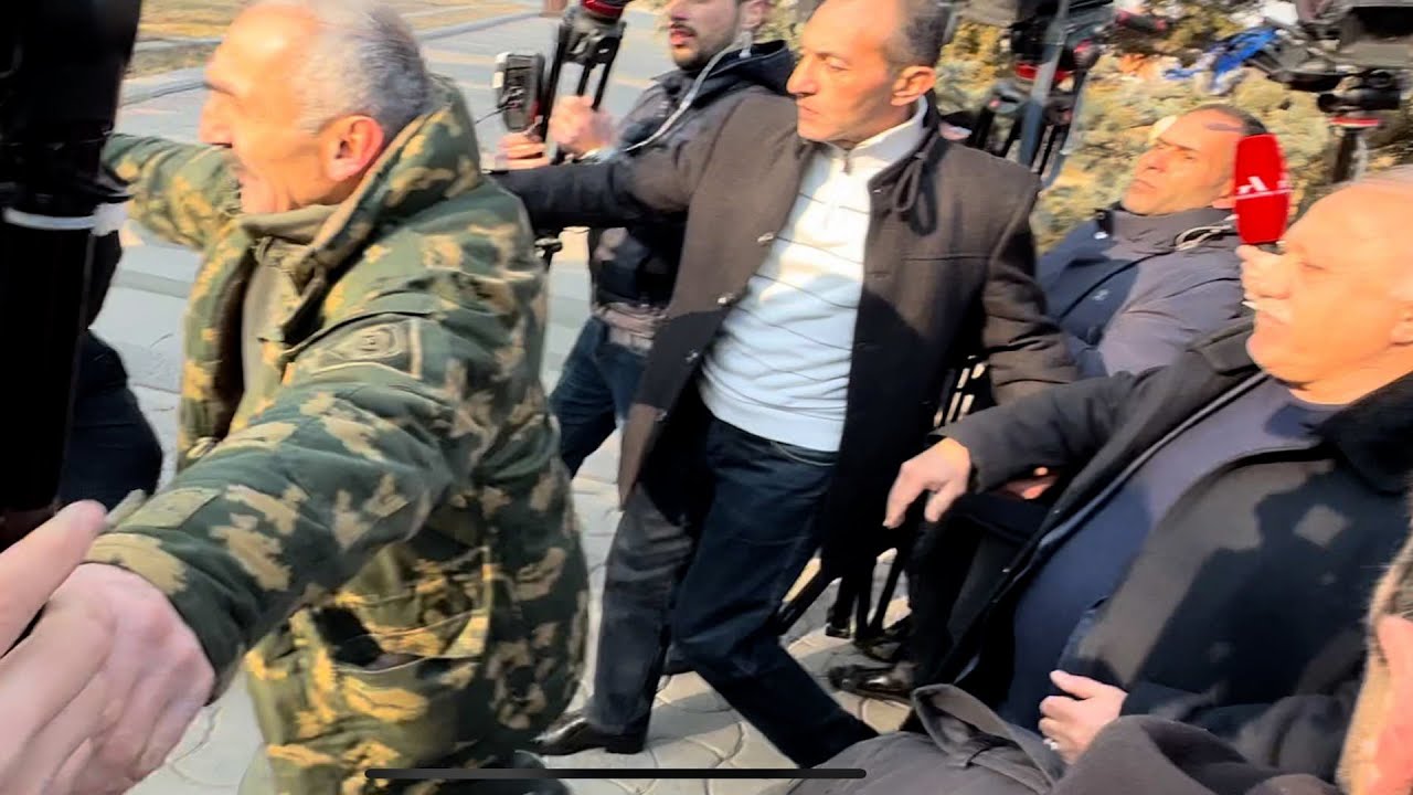 Սասուն Միքայելյանի «ախրանիկը» հարձակվեց լրագրողների վրա