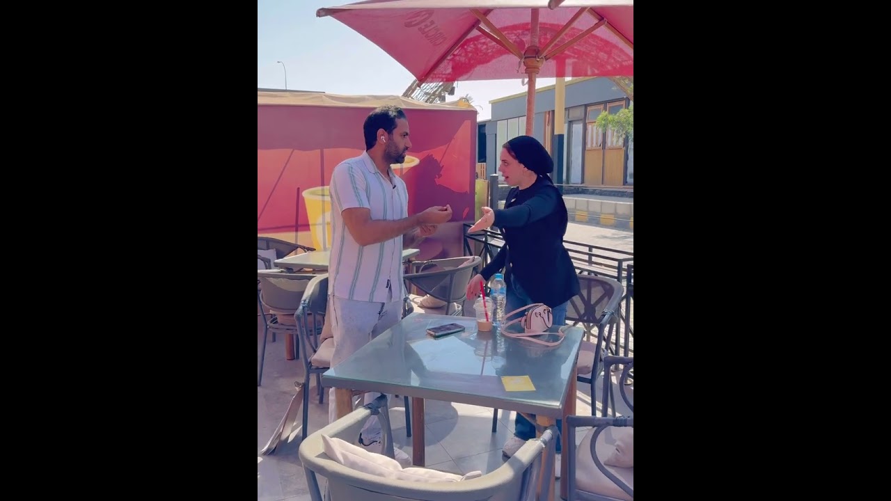 طيب ليه كدة انا داخل الكافية من بابة 😂😂