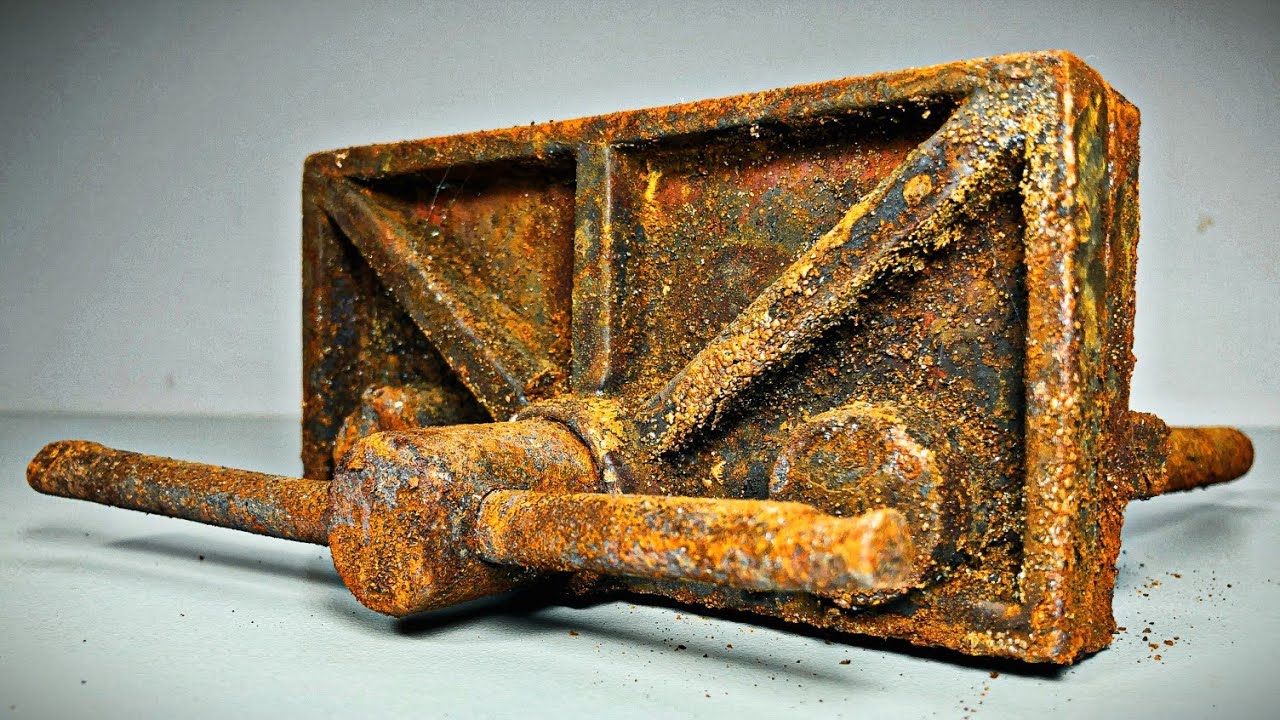 Rusty Antique Wood Vice Restoration