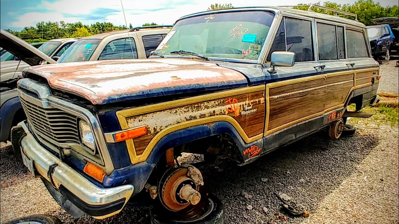 1987 AMC 4x4 Jeep Grand Wagoneer Junkyard Find