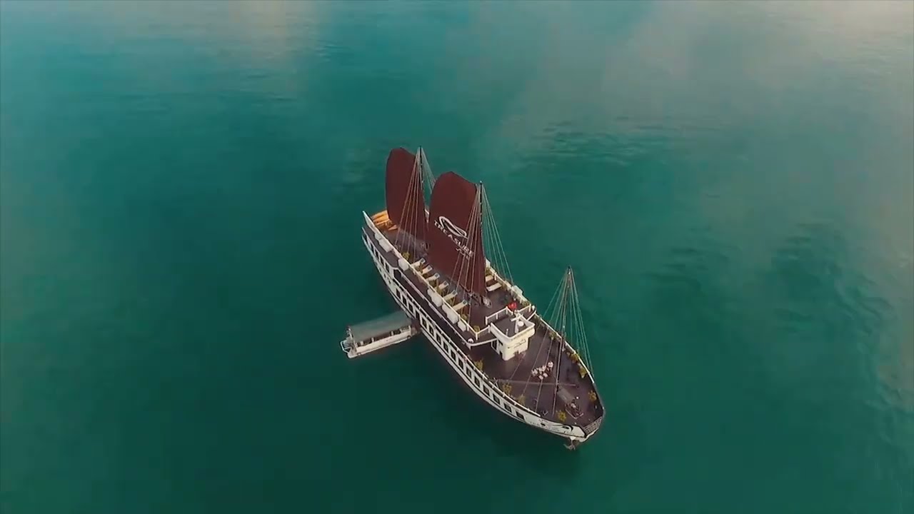 Treasure Junk in Bai Tu Long Bay &ndash; Cruise off the beaten track