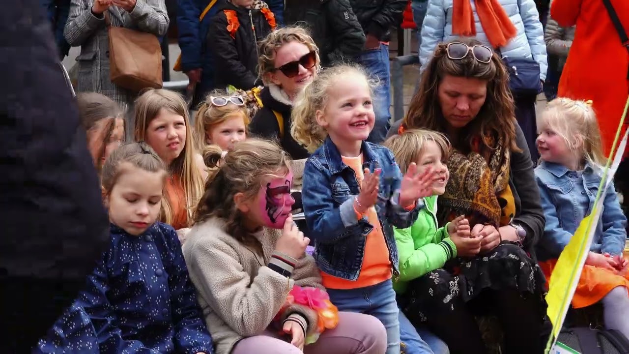 Koningsdag Bergen NH  27 04 2022 C0002