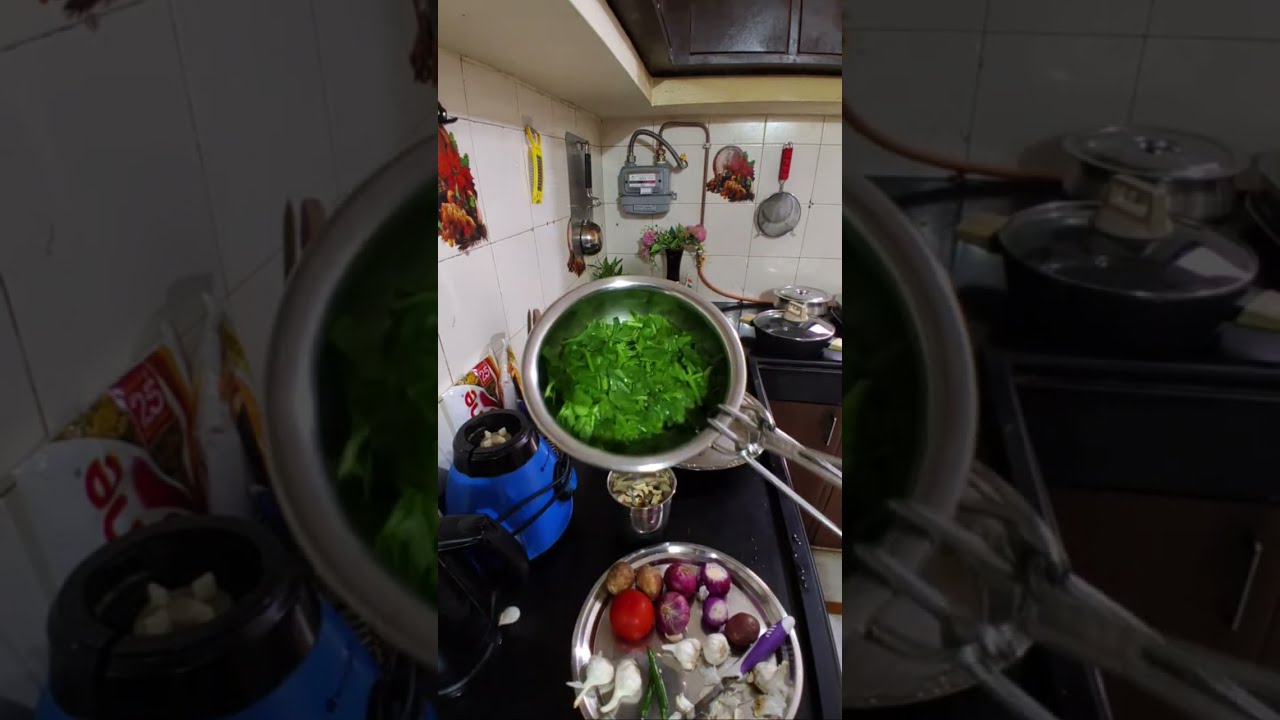 Palak Puri Ghooghni Ke Sath...