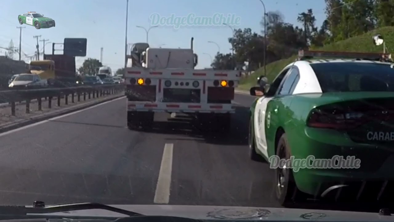 Persecución de furgón con encargo por robo con intimidación.