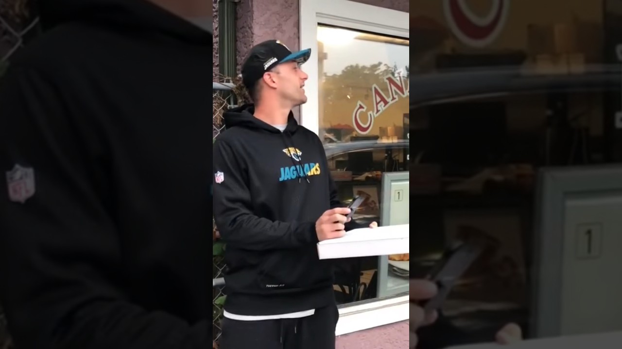 1 Bite 🗣️ #shorts #reviews #pizza #victoria #vancouver #vancouverisland #britishcolumbia #canada
