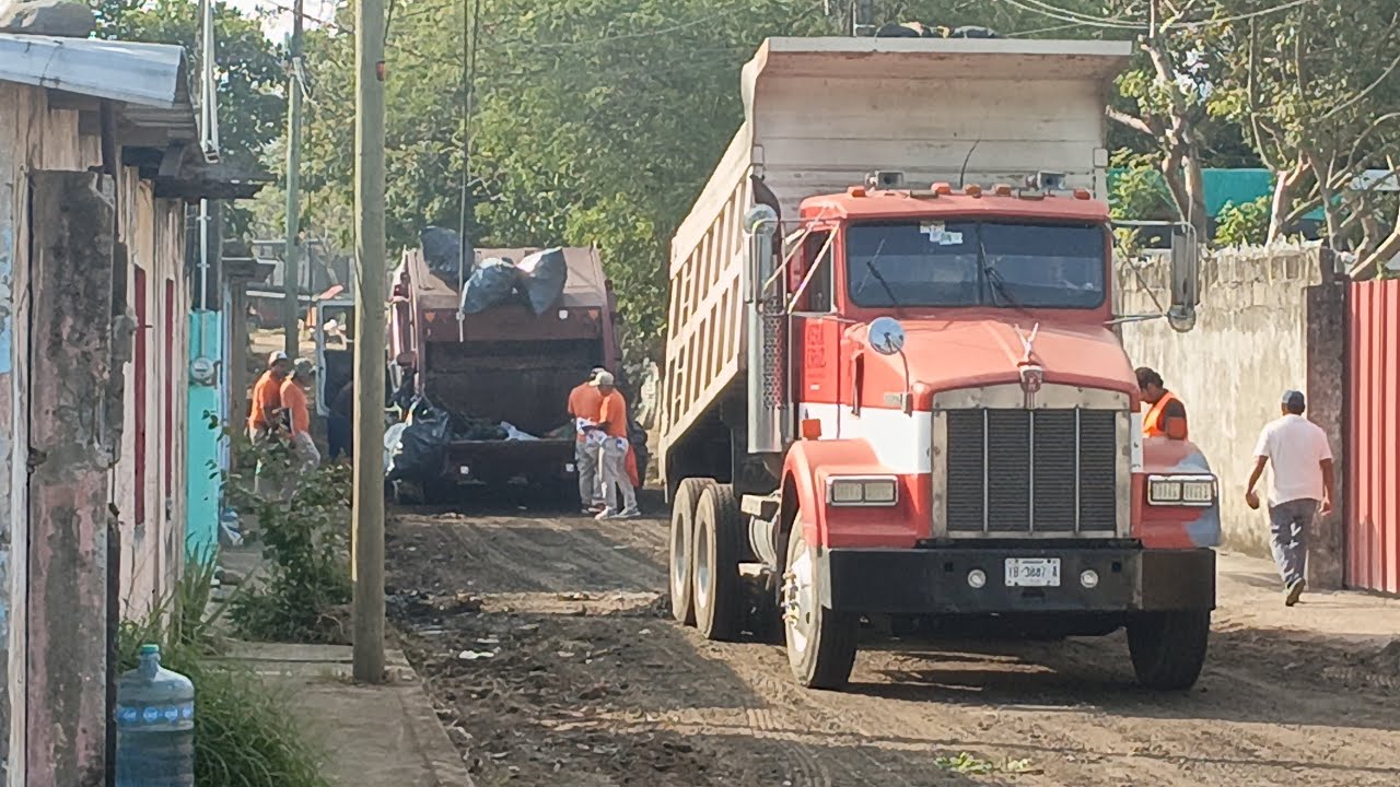 mi primera vez manejando la pala compactadora de un camión de basura 🚮🚯🚮🚯 International metro pack
