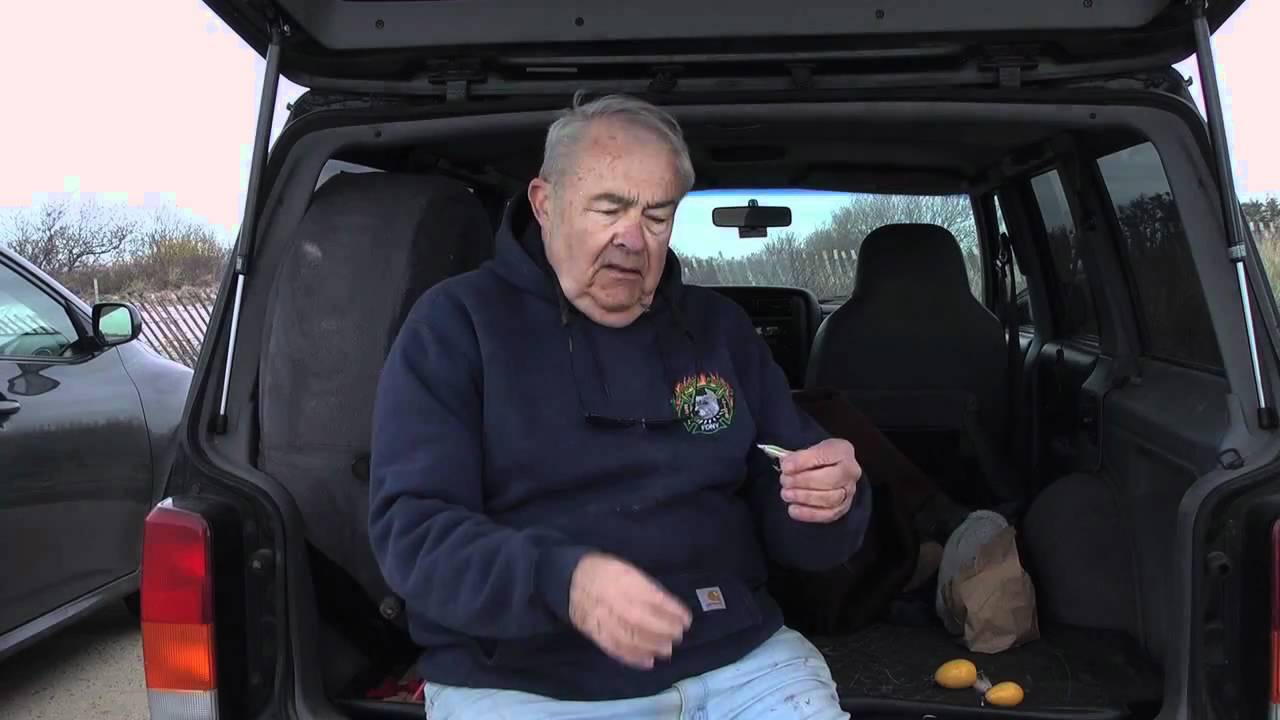 Surf Fishing : Roger Martin on a Casting Egg