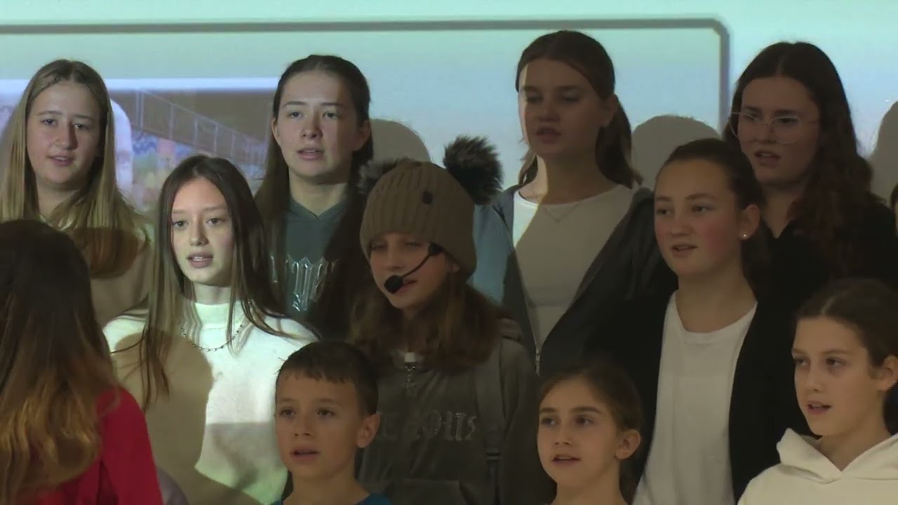 Nastop učencev in učenk OŠ Šmarjeta