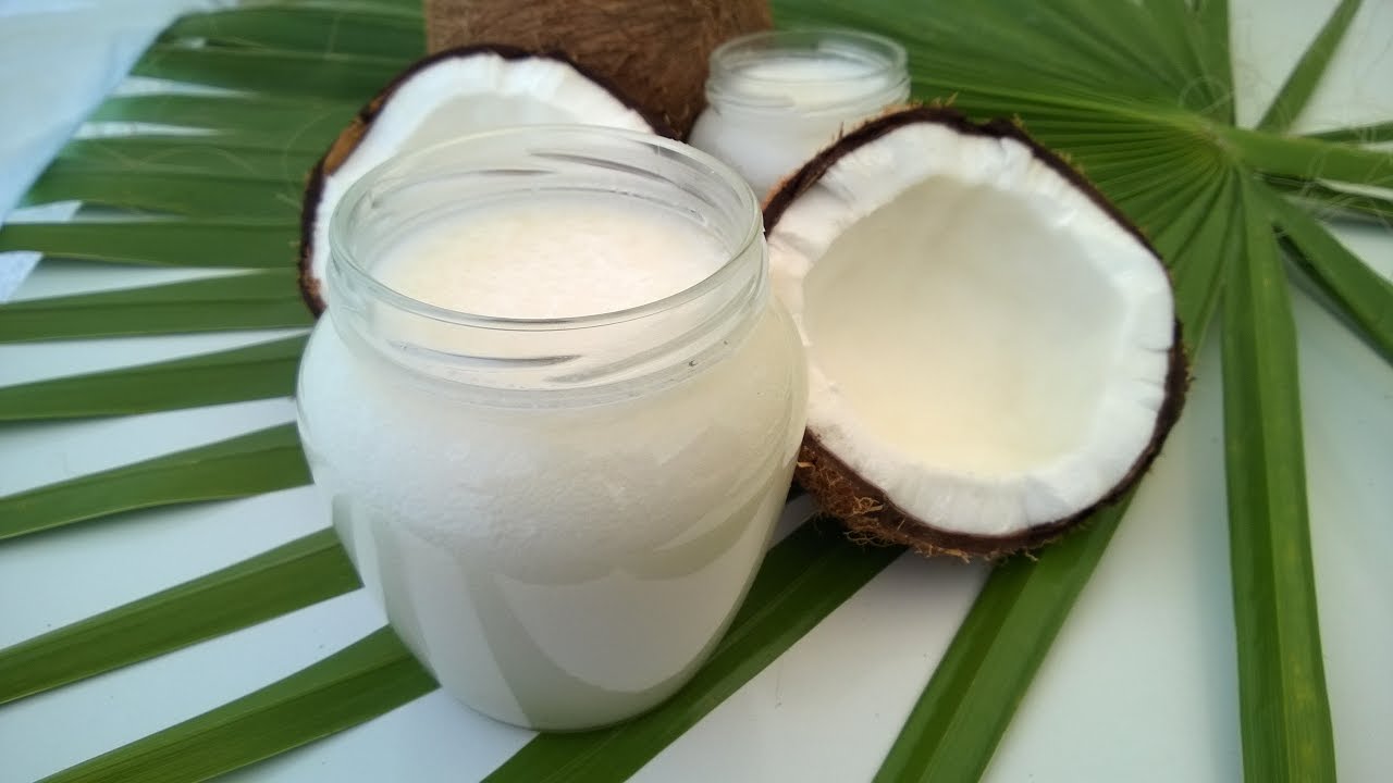 أسهل طريقة عمل زيت جوز الهند روعة لجمال البشرة وصحة الشعر وتطويله  / How to make coconut oil
