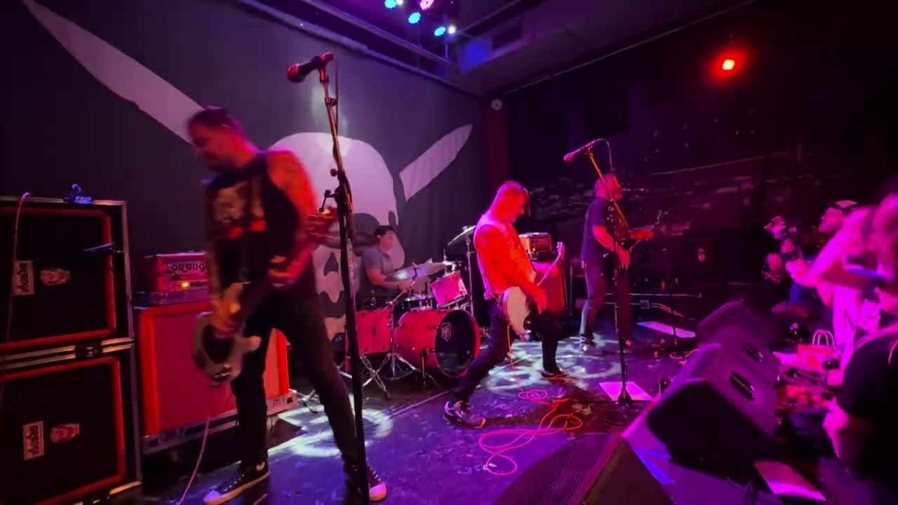 TEENAGE BOTTLEROCKET RECORDBAR KANSAS CITY 12/16/25 pirate press punk fat wreck