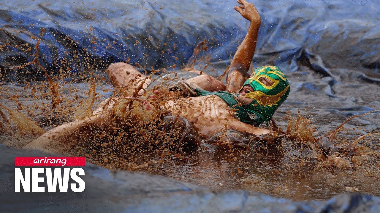 Lancashire pub hosts World Gravy Wrestling Championships