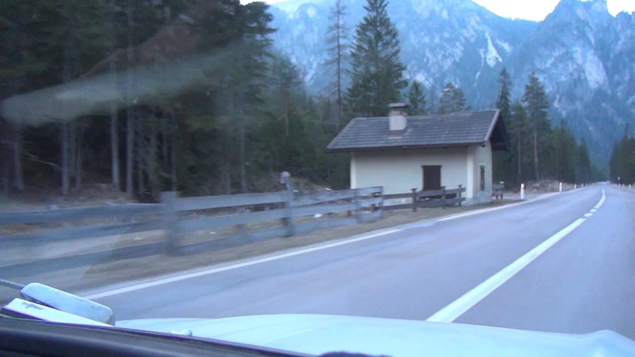 Toblach Dobbiaco SS51 SS49 Südtirol Italien Italy 10.4.2015