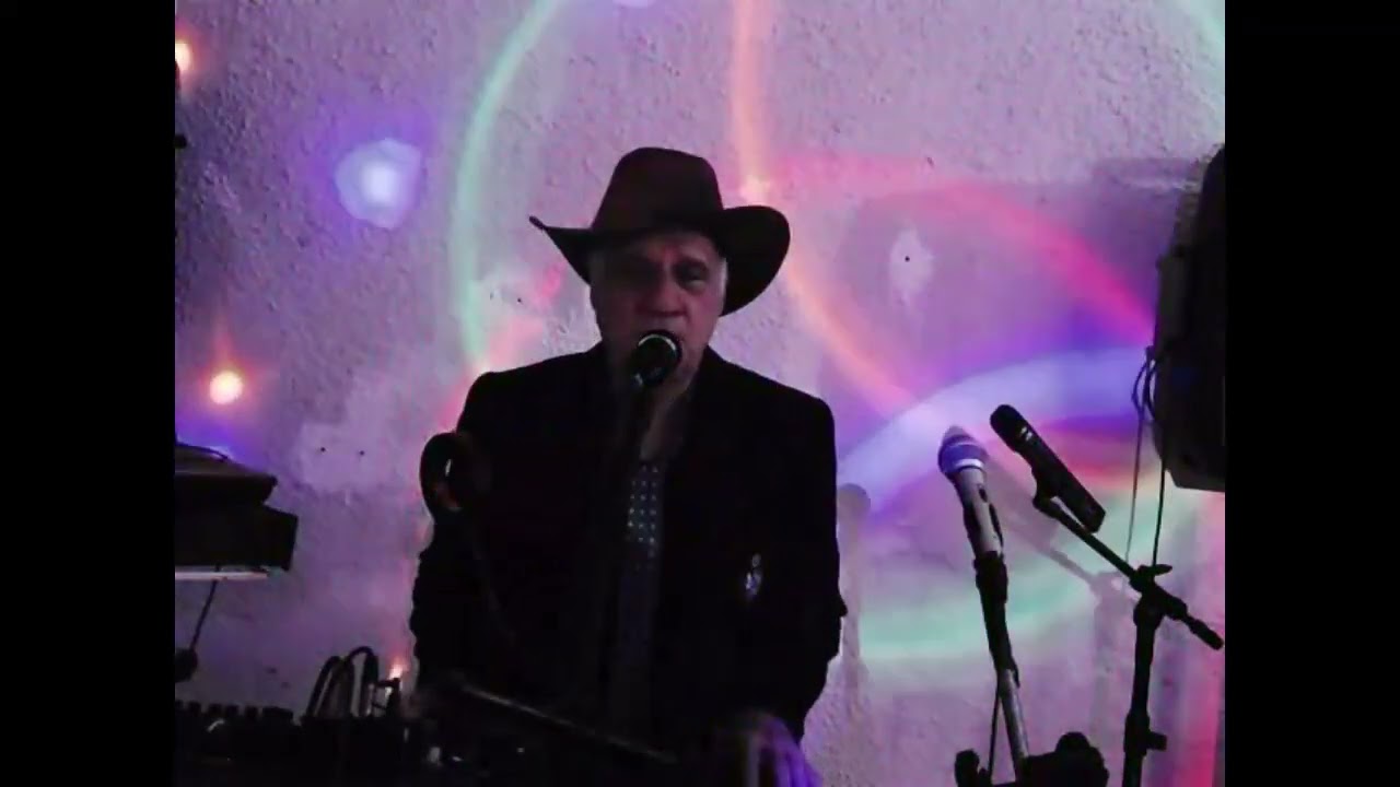 Mi guarde como si fossi niente  musica Tony Pent