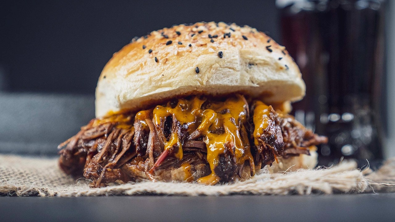 COLAFLEISCH aus dem Dutch Oven  - Pulled Beef Version | SizzleBrothers - Aufgewärmt