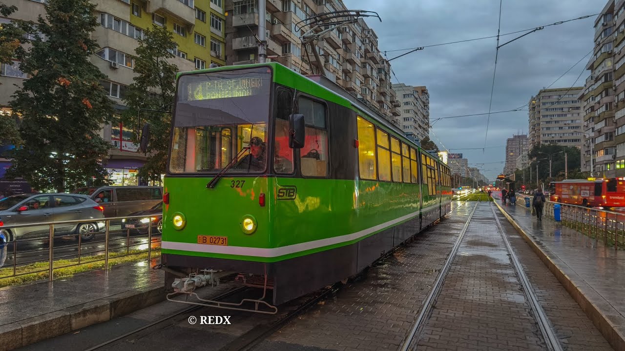 Tramvaiul V3A-93-PPC 327 pe linia 14, din București.