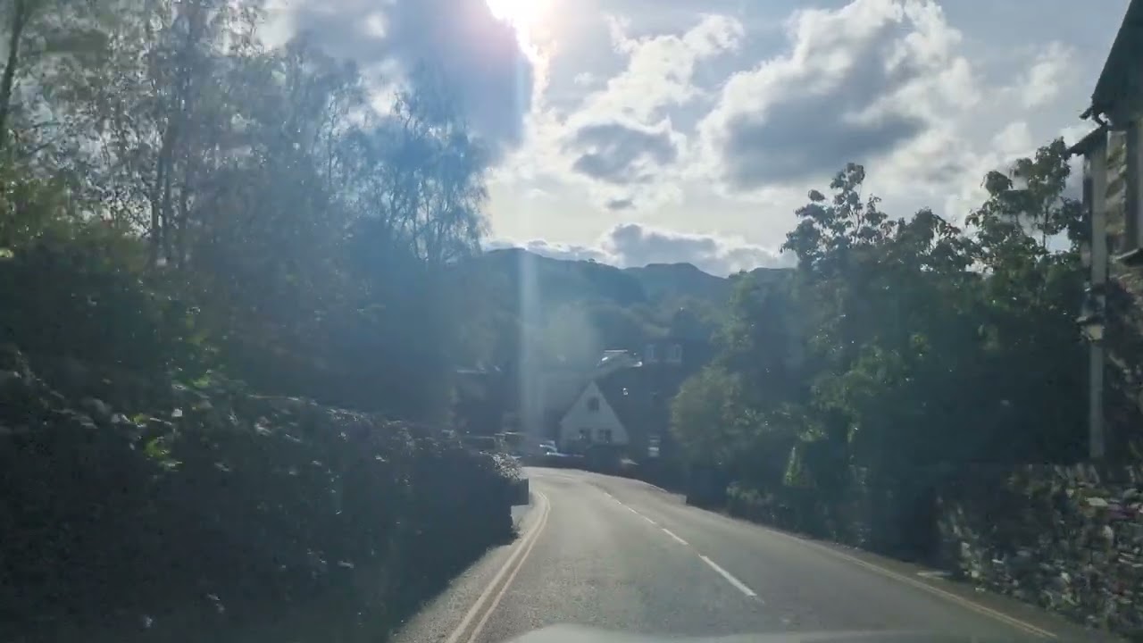 [Driving UK] Driving into the town of Grasmere towards Allan Bank House