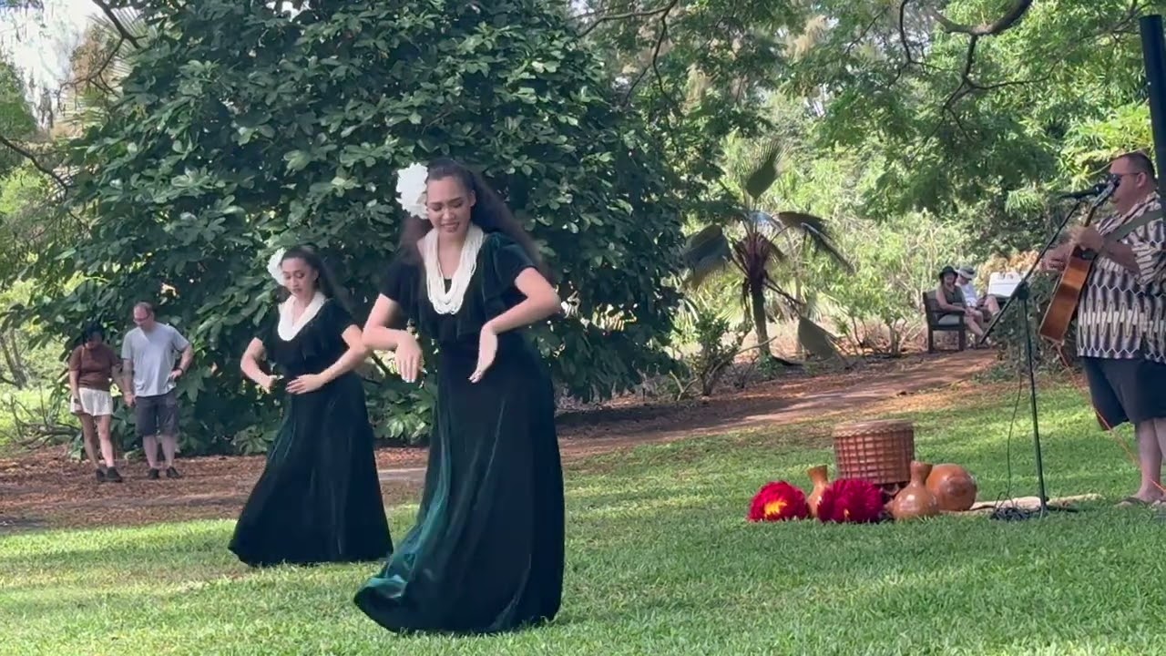 Papalina Lahilahi, Hula at NTBG