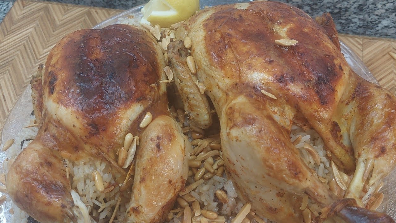 Фаршированная и жареная курица с рисом по-арабски — идеальное блюдо для дружеских посиделок.