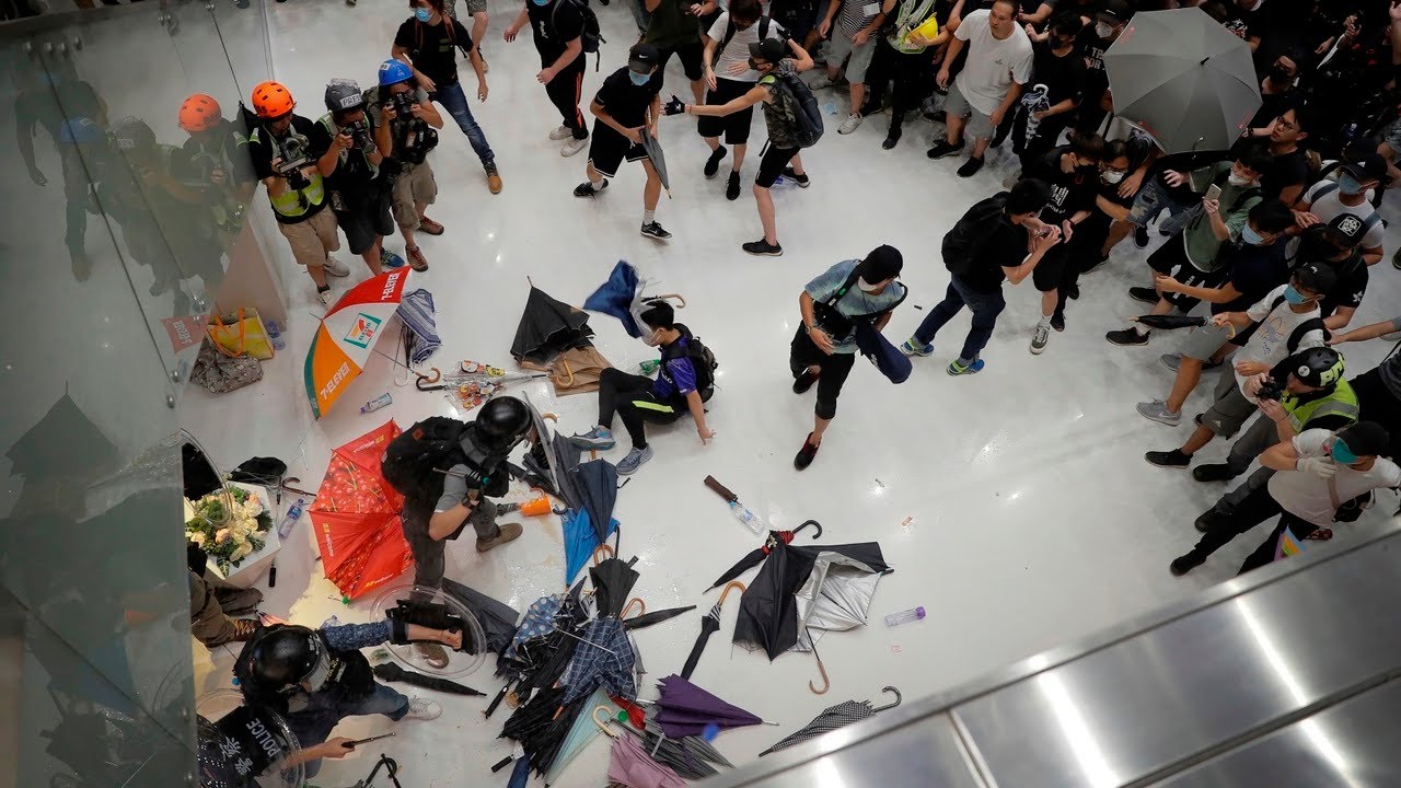 Hong Kong leader visits injured police officers