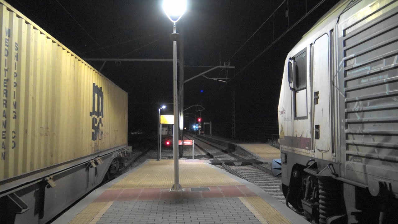 Noche de Trenes de Mercancías en Espeluy. Renfe Mercancias. Diesel Railway Engine Sound