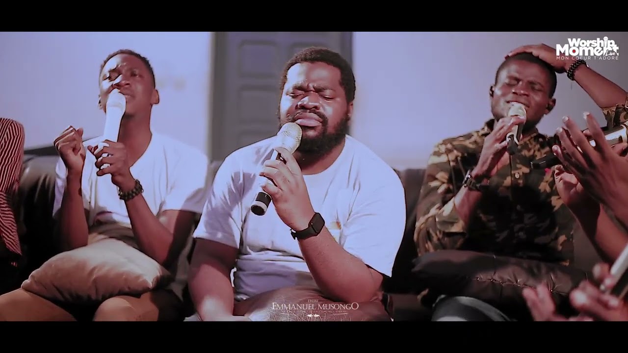 Fr Emmanuel Musongo dans Medley d'adoration oint moi soutien moi jésus+ descend sur nous DIEU (LIVE)
