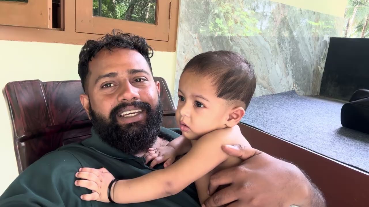 മിന്നു വിളിക്കുന്നത് കേട്ടിട്ട് വാവ എന്നെ കാക്കേ എന്ന്‌ വിളിക്കുന്നു 😂 പെട്ടു 