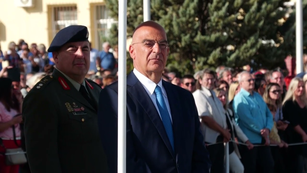 Ο υπουργός Άμυνας Νίκος Δένδιας στην ορκωμοσία των νεοσυλλέκτων της 5ης ΕΣΟ στη Θήβα.