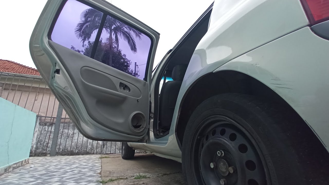 Renault Clio, pino da porta traseira emperrando e não abrindo e nem fechando pela chave.