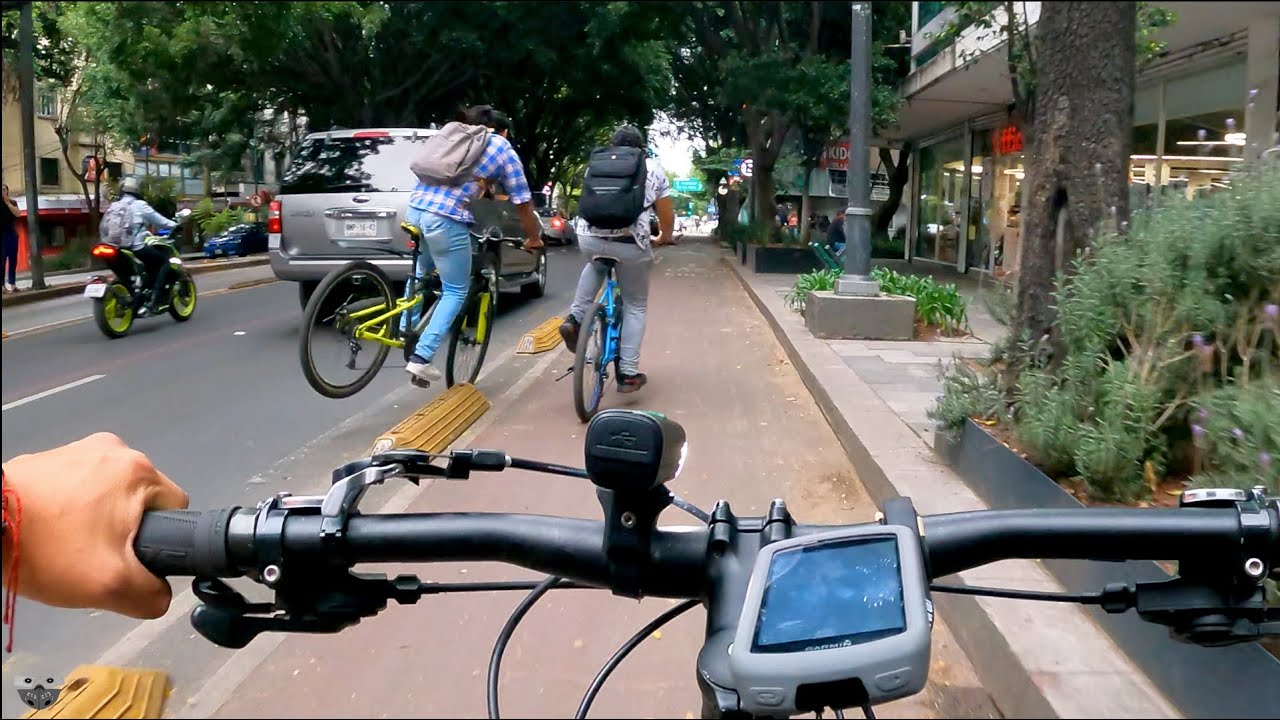 Ciclista con audífonos accidente CDMX 2022