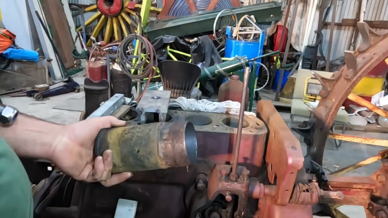 Как снять гильзы цилиндров с Farmall F14