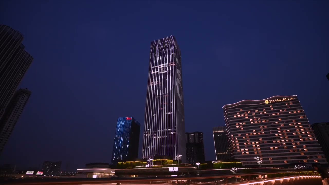 💜Qiantan New Bund Center Lights Up for NYU Shanghai's Class of 2025