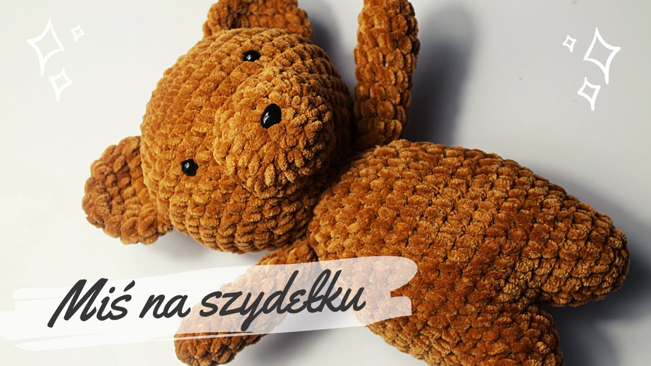 Crochet teddy bear, plush yarn. Miś na szydełku, włóczka Aksamitek.