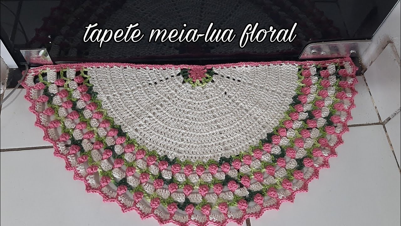 Tapete meia-lua de crochê  flores belas vídeo aula completa
