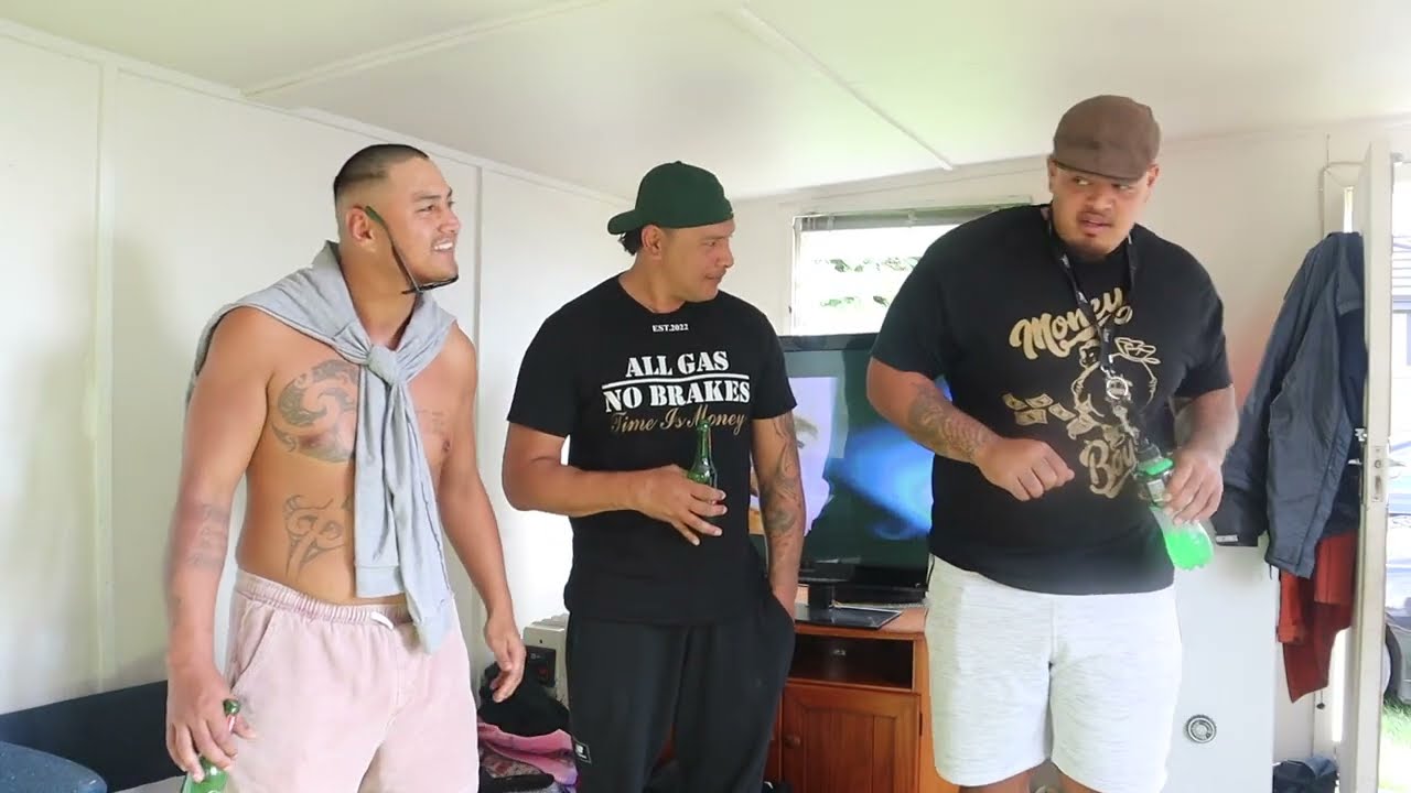 WHEN YOUR SAMOAN FRIEND FINALLY CALLS YOU USO