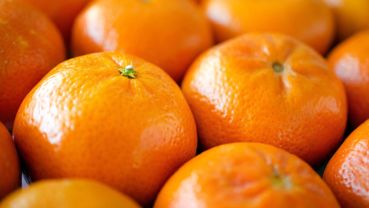 How to Peel a Mandarin Orange (You've Been Doing It Wrong!)