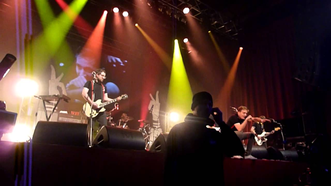 Kraftklub - Die Da (Fanta4 Cover) Live in Köln Redbull Soundclash 07.12.2012