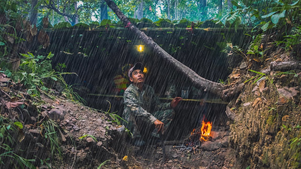 ฝนถล่มหนัก! ไม่ทันตั้งตัว หลังคาเอาไม่อยู่ สร้างที่พักในร่องน้ำ กลางแดดกลางฝน
